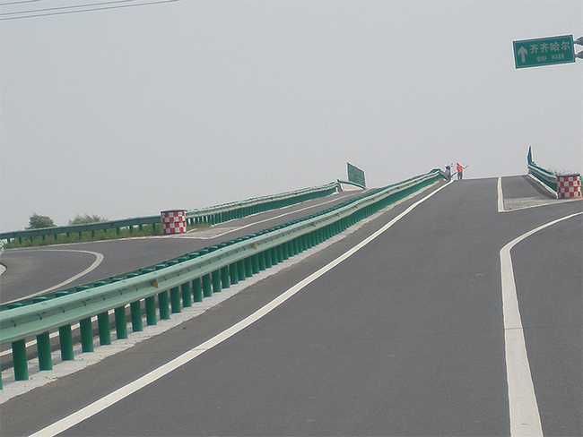 呼和浩特高速公路护栏的材质与规格