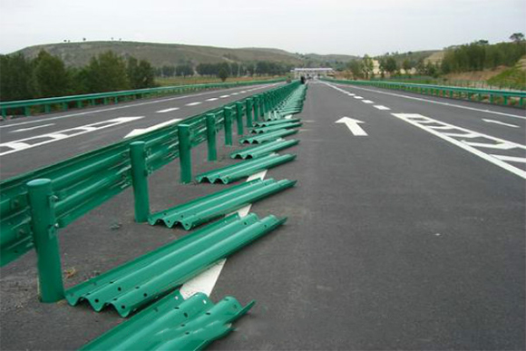 呼和浩特波形护栏的维护与管理确保道路安全的关键步骤